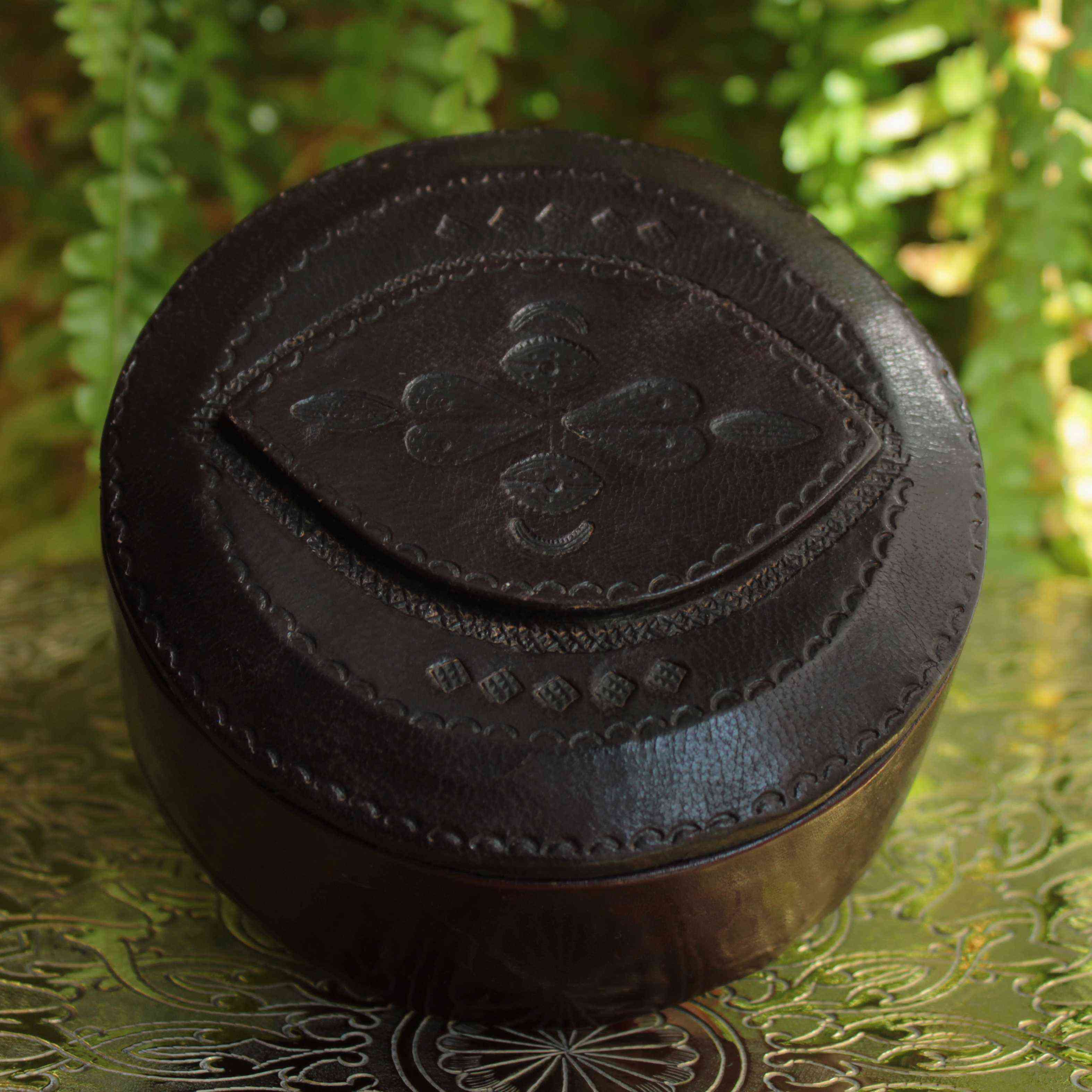 Boîte à bijoux en cuir noir