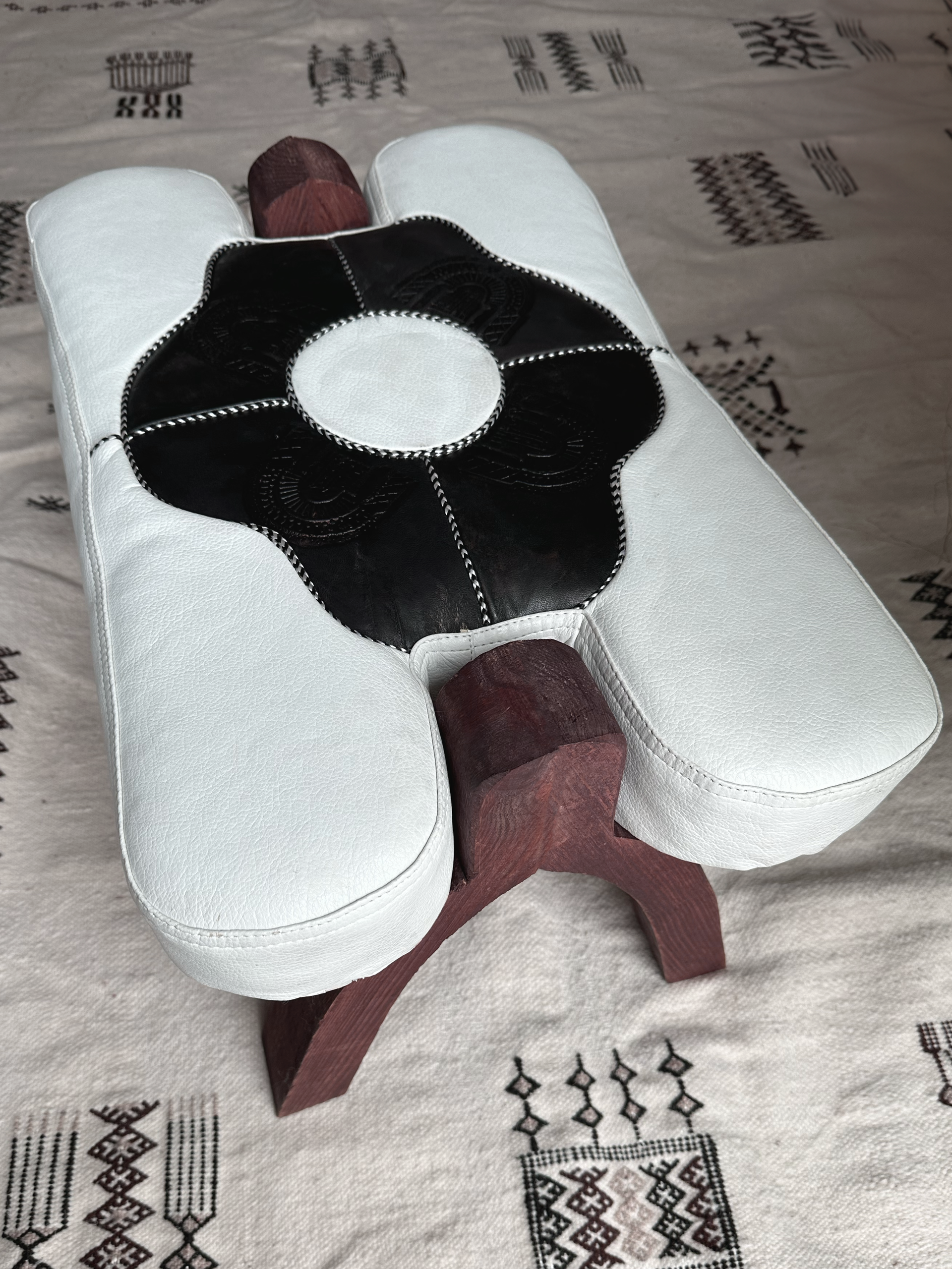 Tabouret de selle de chameau (Blanc)